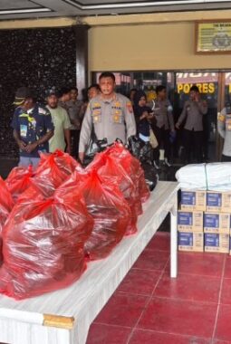 Jaga Kebersamaan di Nabire, Kapolres Sambut Masyarakat Suku Lani dan Serahkan Bantuan Bama